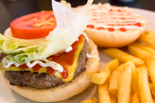 ジューシーで香ばしいハンバーガーを食べたいならエカマイのバーガーファクトリーがオススメ
